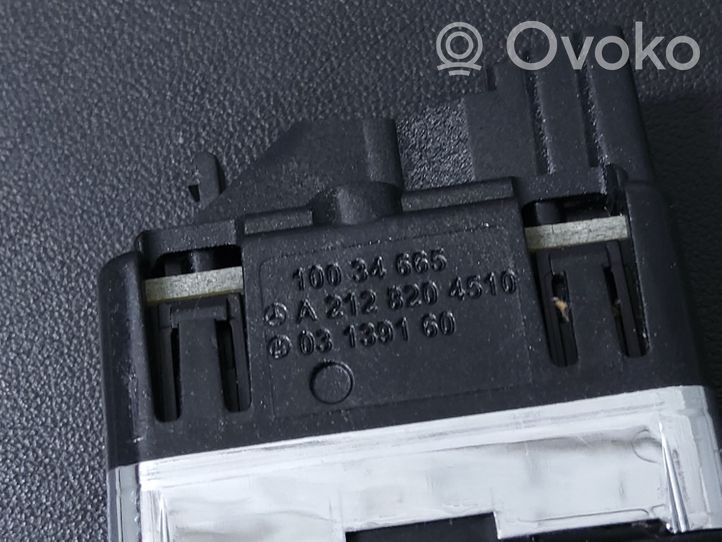 Mercedes-Benz E W212 Przełącznik / Przycisk otwierania klapy bagażnika A2128204510
