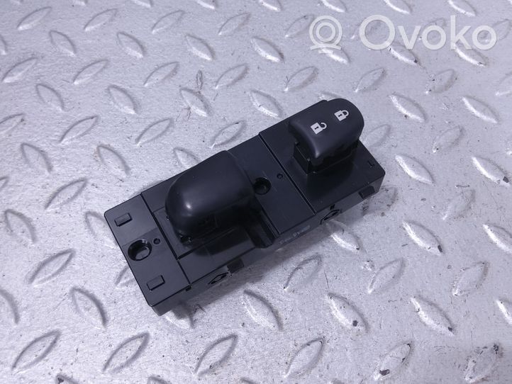 Nissan Pulsar Electric window control switch QA1024757