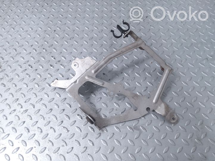 Audi A8 S8 D4 4H Radiator mount bracket 4H0121239B