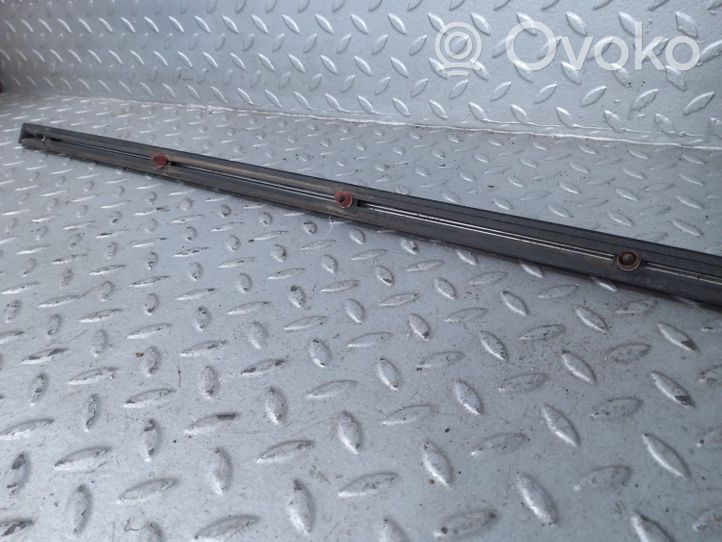 Mercedes-Benz 200 300 W123 Rivestimento parafango (modanatura) QA1024757