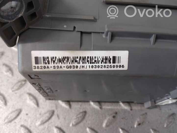 Honda CR-V Ramka / Moduł bezpieczników S9AG03000