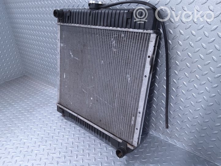 Mercedes-Benz 200 300 W123 Dzesēšanas šķidruma radiators A1235011201