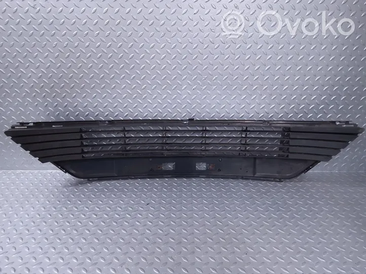 Toyota Avensis T270 Grille inférieure de pare-chocs avant 5311205090