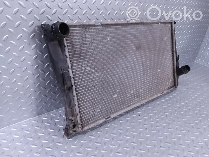 BMW 1 E81 E87 Radiateur de refroidissement 7788903