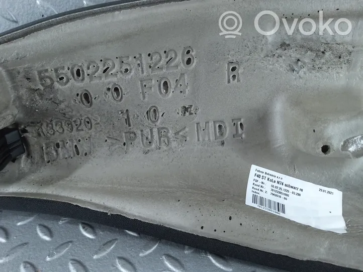 BMW 1 F40 Šoninė apdaila prie galinės sėdynės (viršus) 5502251226