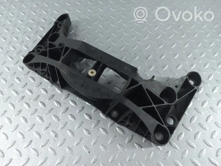 BMW 5 F10 F11 Supporto di montaggio scatola del cambio 6788568