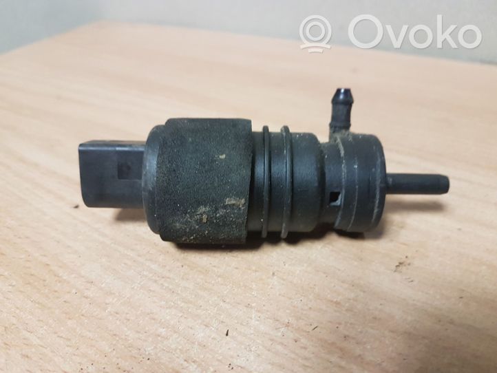 Audi A8 S8 D3 4E Windscreen/windshield washer pump 