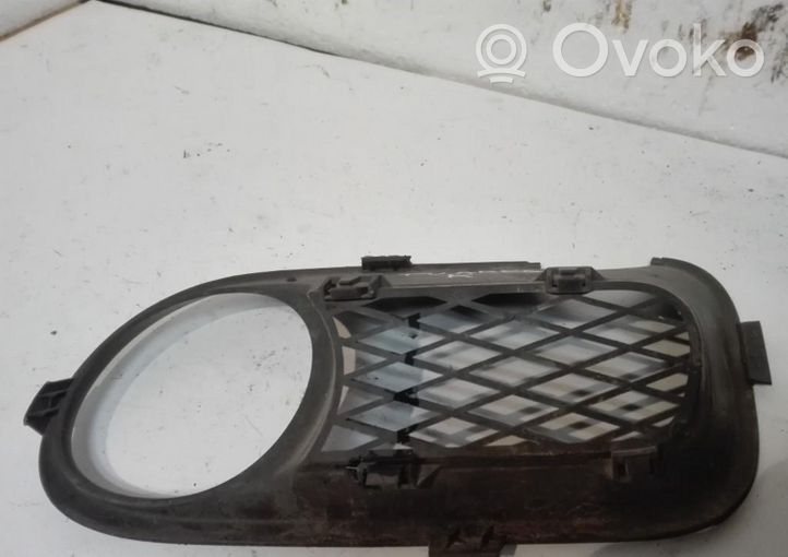 Volkswagen Touareg I Grille antibrouillard avant 7L6853665A