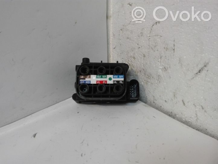 Audi A8 S8 D4 4H Air suspension valve block 4H0616013