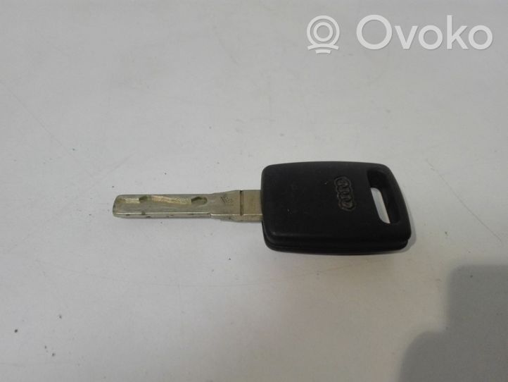 Audi A6 S6 C5 4B Užvedimo raktas (raktelis)/ kortelė 