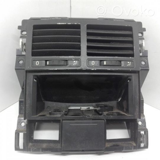 Volkswagen Touareg I Rejilla de ventilación trasera 7L6863072B