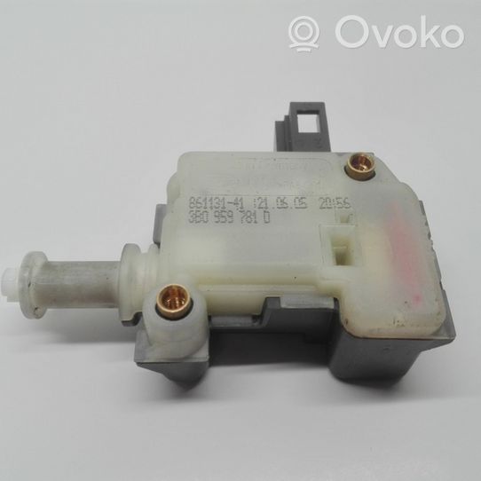 Volkswagen Touareg I Verrouillage du bouchon du réservoir de carburant 3B0959781D