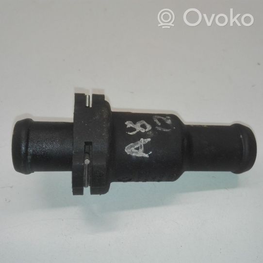 Audi A8 S8 D3 4E Boîtier de thermostat / thermostat 4E0121113