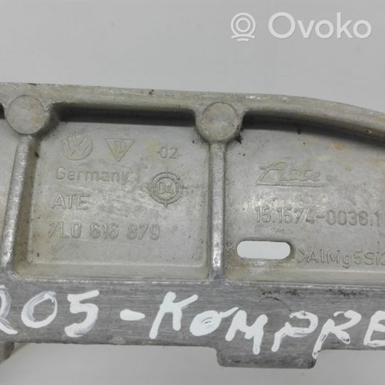 Volkswagen Touareg I Supporto del compressore ad aria dello pneumatico 7L0616879