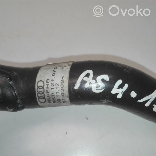 Audi RS4 Tubo flessibile del liquido di raffreddamento del motore 8K0121075