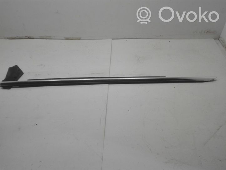 Audi A8 S8 D4 4H Rubber seal front door window/glass 4H0853283B