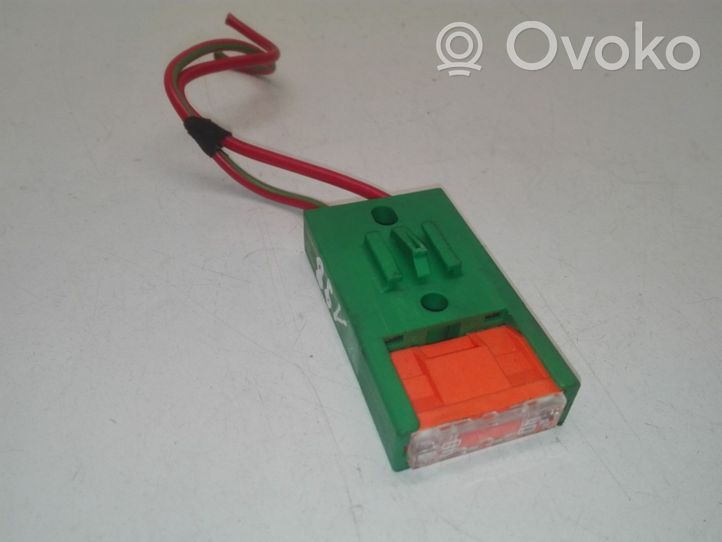 Audi A4 S4 B7 8E 8H Fuse 8A0937530