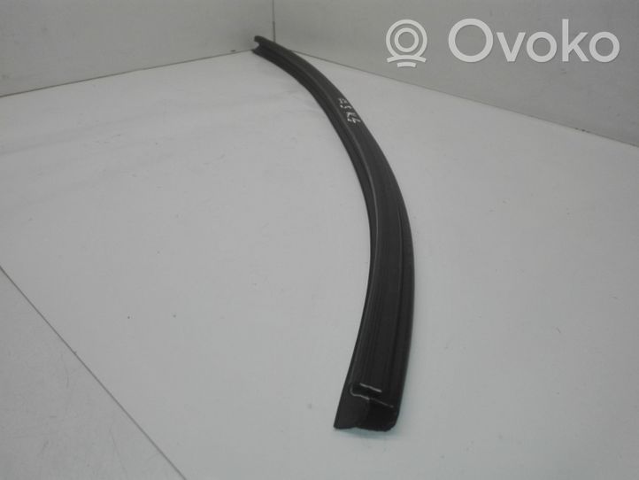 Audi Q5 SQ5 Задний уплотнительная резина (у стекла) 8R0839479