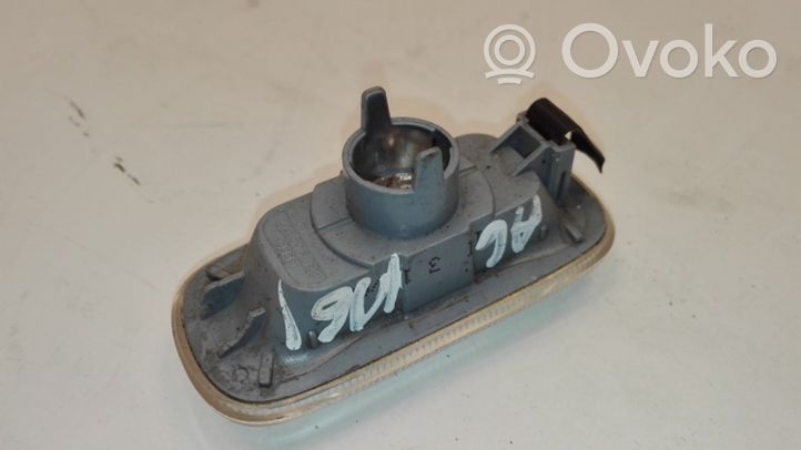 Audi A6 S6 C6 4F Indicatore di direzione del parafango anteriore 8E0949127