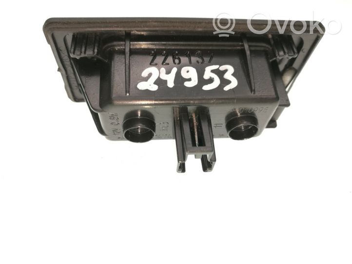 Audi Q3 8U Lampa oświetlenia tylnej tablicy rejestracyjnej 4G0943021