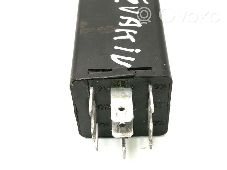 Volkswagen PASSAT B5 Glow plug pre-heat relay 8D0959257