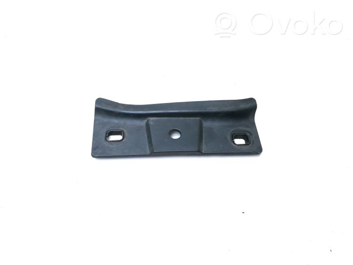 Audi A2 Soporte de montaje del guardabarros 8Z0821235