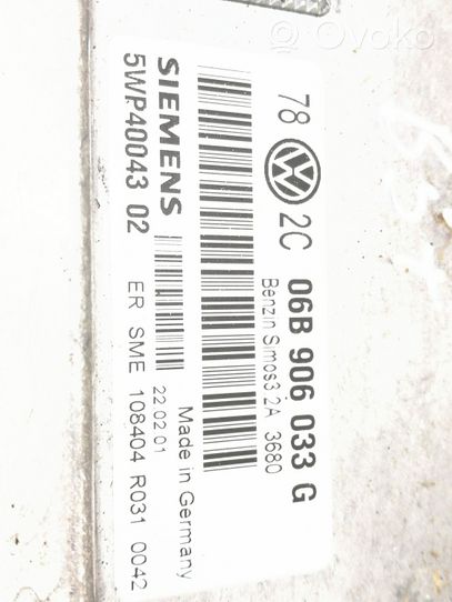 Volkswagen PASSAT B5.5 Calculateur moteur ECU 06B906033G