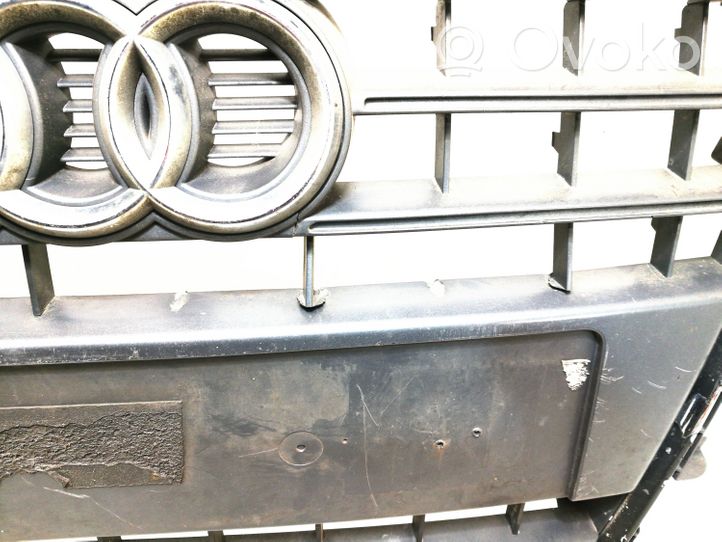 Audi A5 8T 8F Maskownica / Grill / Atrapa górna chłodnicy 8T0853651B