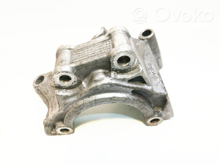 Audi Q7 4L Power steering pump mounting bracket 06E145393G