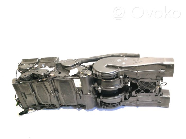 Audi Q7 4M Salono oro mazgo komplektas 4M0820004