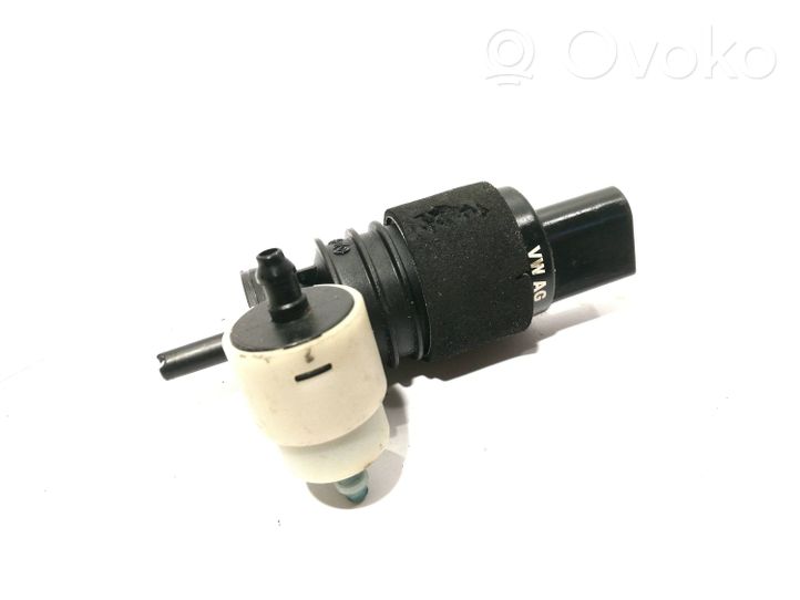 Audi Q7 4M Windscreen/windshield washer pump 1K6955651