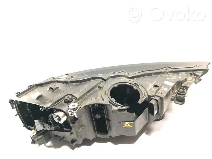 Audi Q7 4M Lampa przednia 4M0941005B