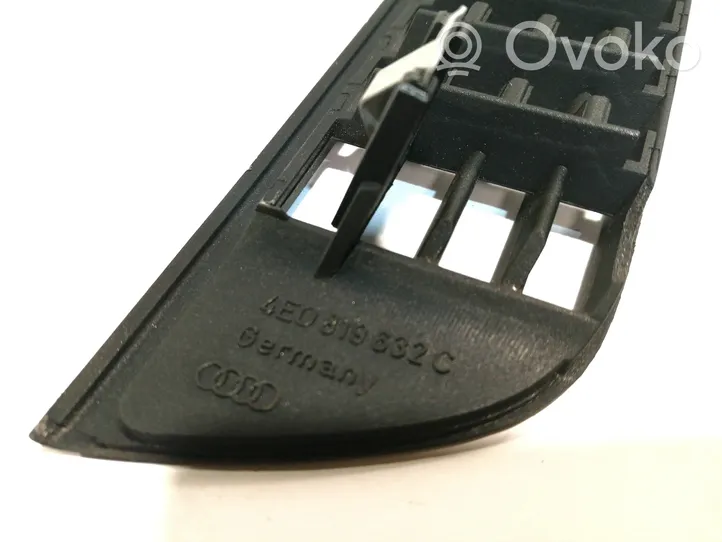 Audi A8 S8 D3 4E Lango oro grotelės 4E0819632C