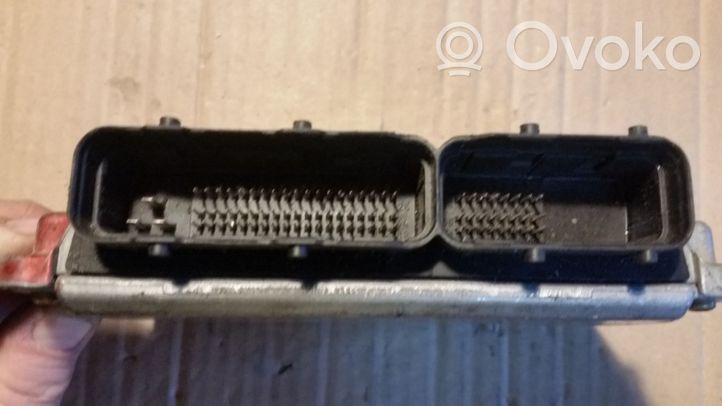 Opel Vectra B Sterownik / Moduł ECU 0281010271