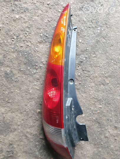 Nissan Almera Tino Lampa tylna 