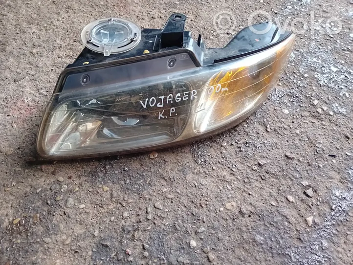 Chrysler Voyager Lampa przednia 