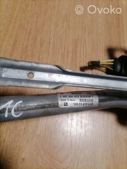 Opel Astra H Front wiper linkage and motor 0390241538