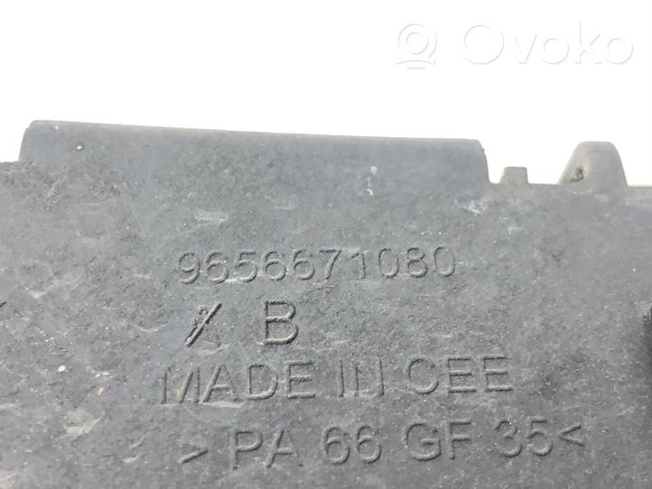 Citroen C4 II Uchwyt / Mocowanie błotnika przedniego 9656671080