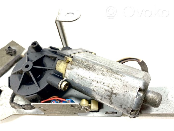 Mercedes-Benz CLK A209 C209 Moteur de réglage de ceinture de sécurité A2038600282