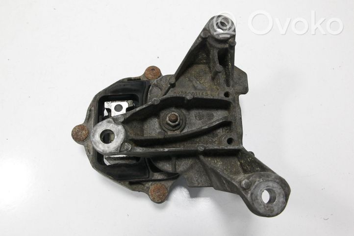 Audi A4 S4 B7 8E 8H Supporto della scatola del cambio 8K0399154