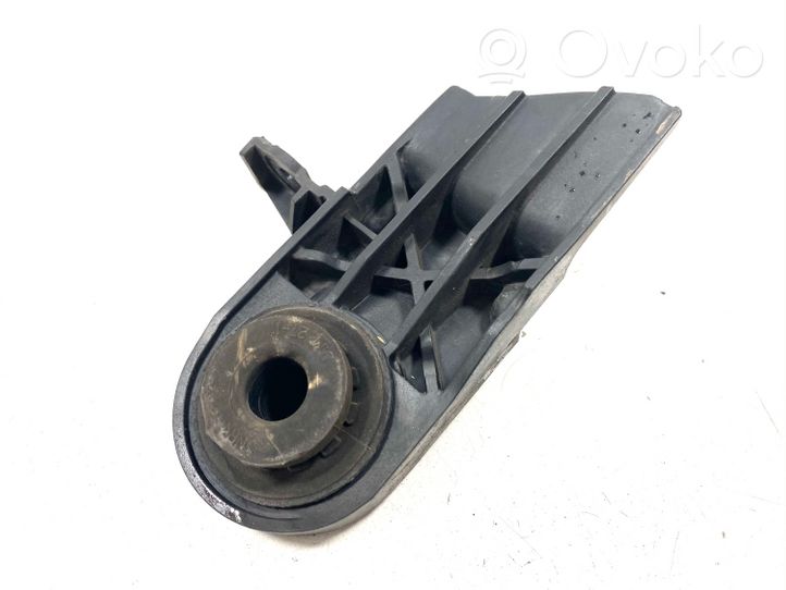 KIA Sorento Staffa di montaggio del radiatore DM271