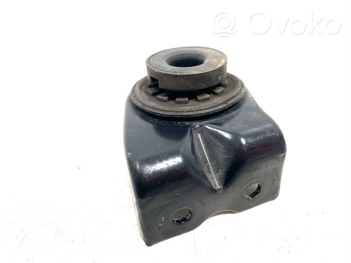 KIA Sorento Staffa di montaggio del radiatore DM261