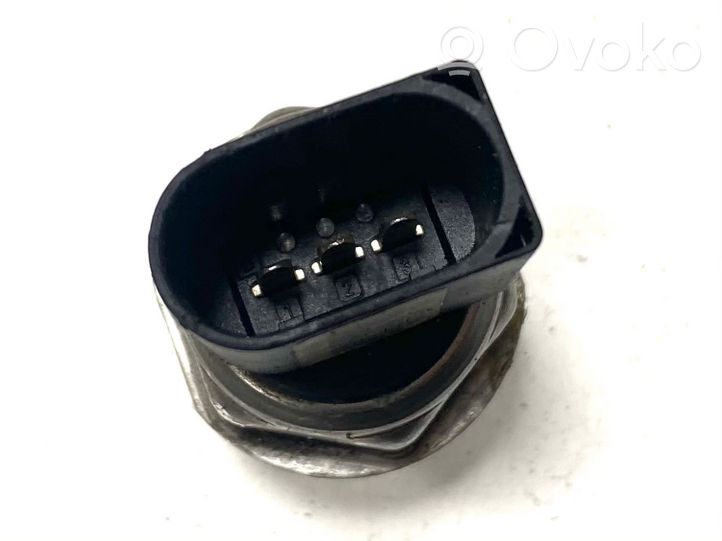 Audi A8 S8 D3 4E Capteur de pression de carburant 059130758E