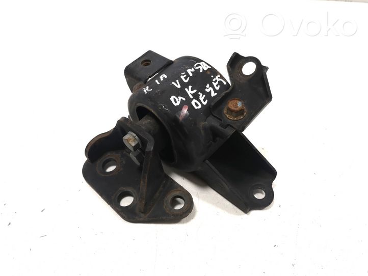 KIA Venga Supporto della scatola del cambio 218351P000