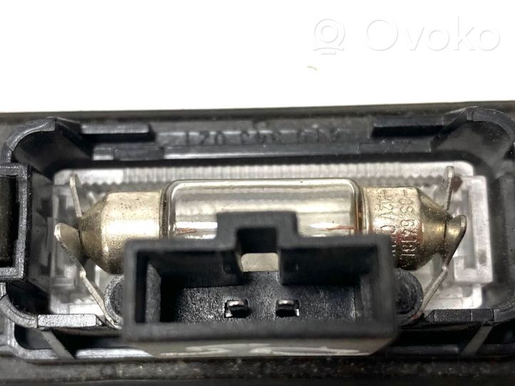 Audi Q5 SQ5 Éclairage de plaque d'immatriculation 8T0943021