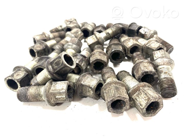 Volkswagen Golf VI Nuts/bolts 