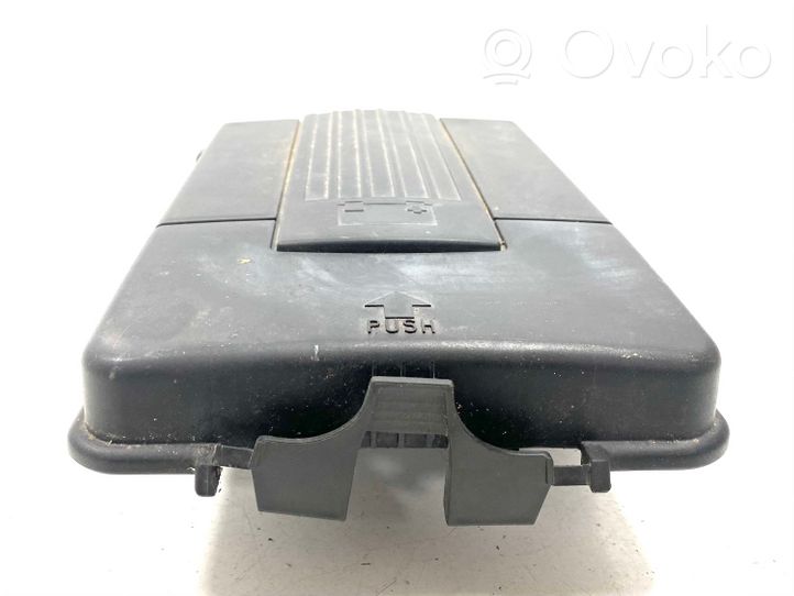 Audi A3 S3 A3 Sportback 8P Dangtis akumuliatoriaus dėžės 3C0915443A