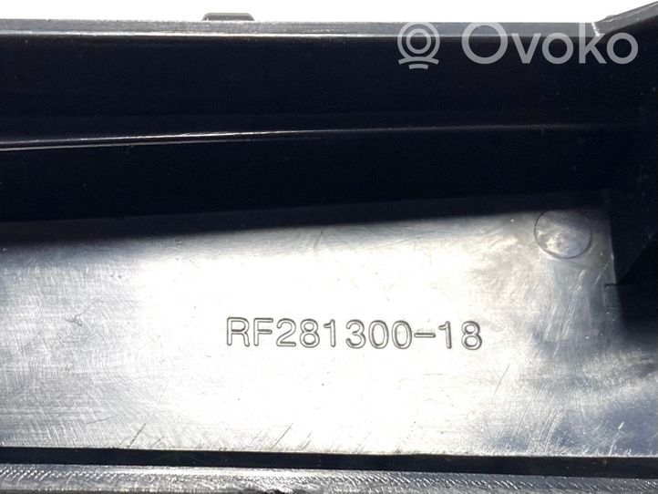 Toyota Avensis T270 Mascherina unità principale autoradio/GPS RF28130018