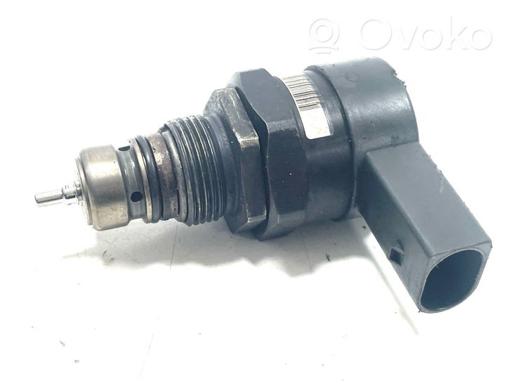 Mercedes-Benz C W203 Degvielas spiediena regulators 0281002494