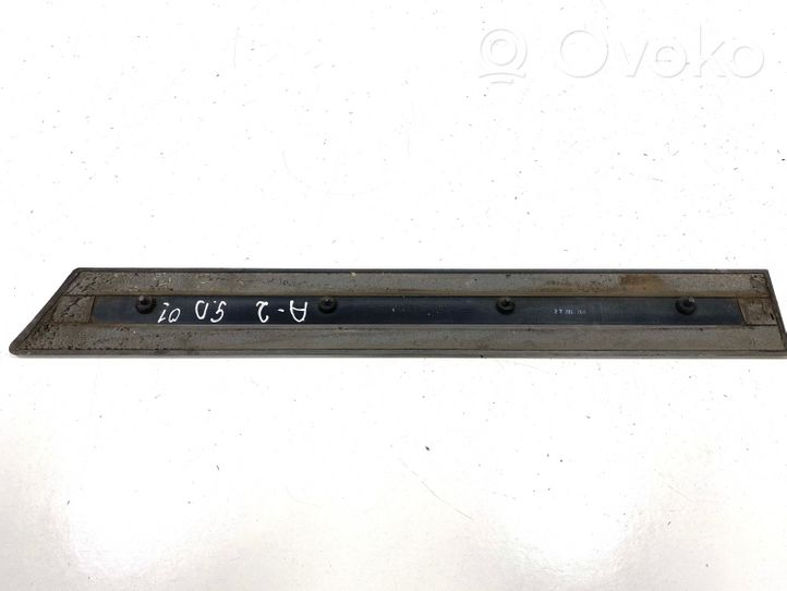 Audi A2 Moulure de porte arrière 8Z0853964